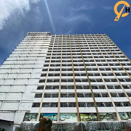 Hozby Skyview Setiabudi Suites Sunggal Exteriör bild